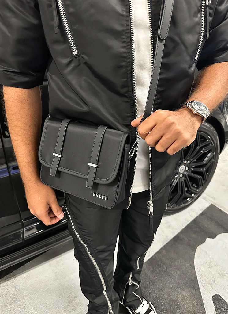 Logo Crossbody Bag - Black - Image 3